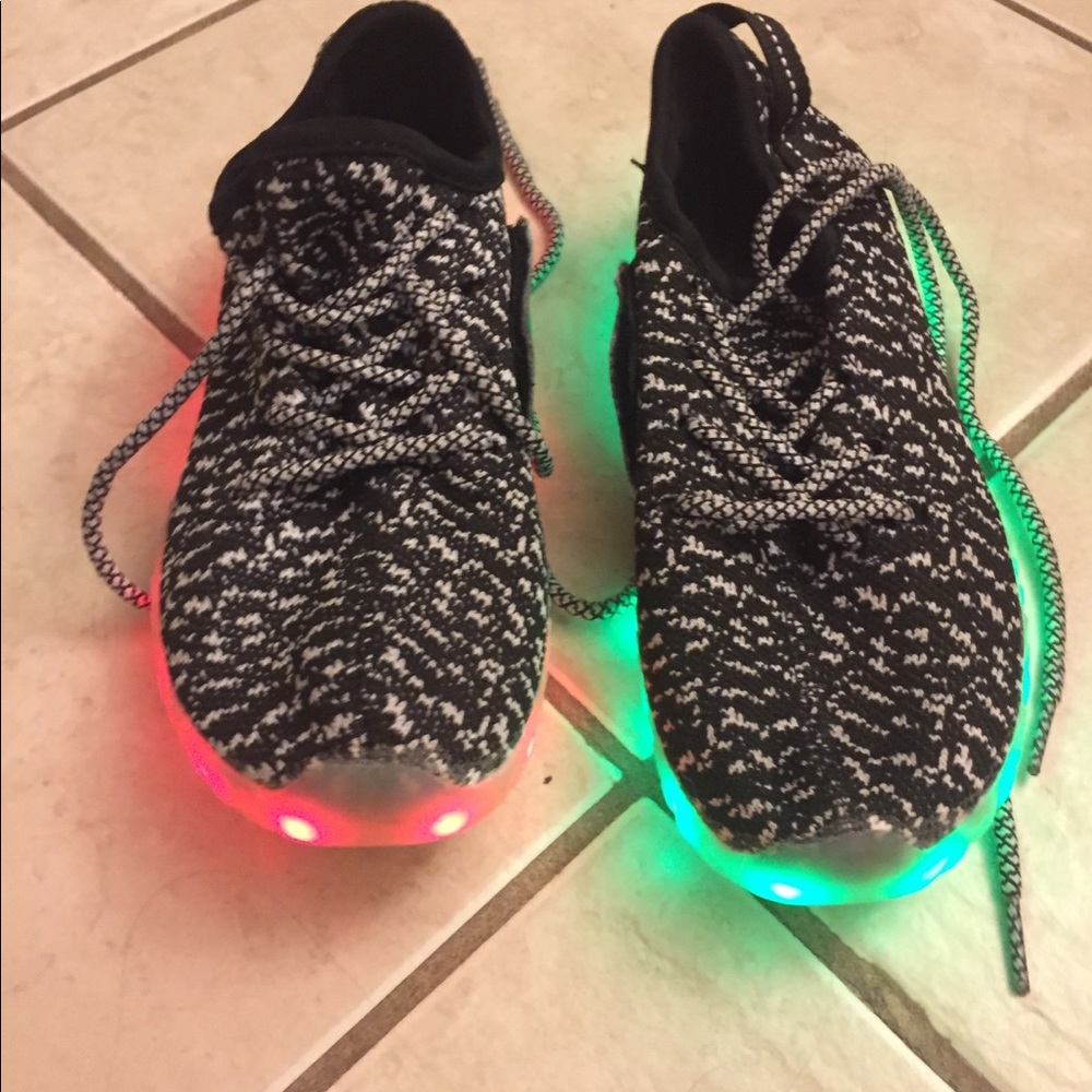 Boys light up shoes size 3